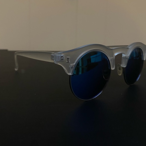 Round blue mirrored sunglasses - Picture 2 of 5